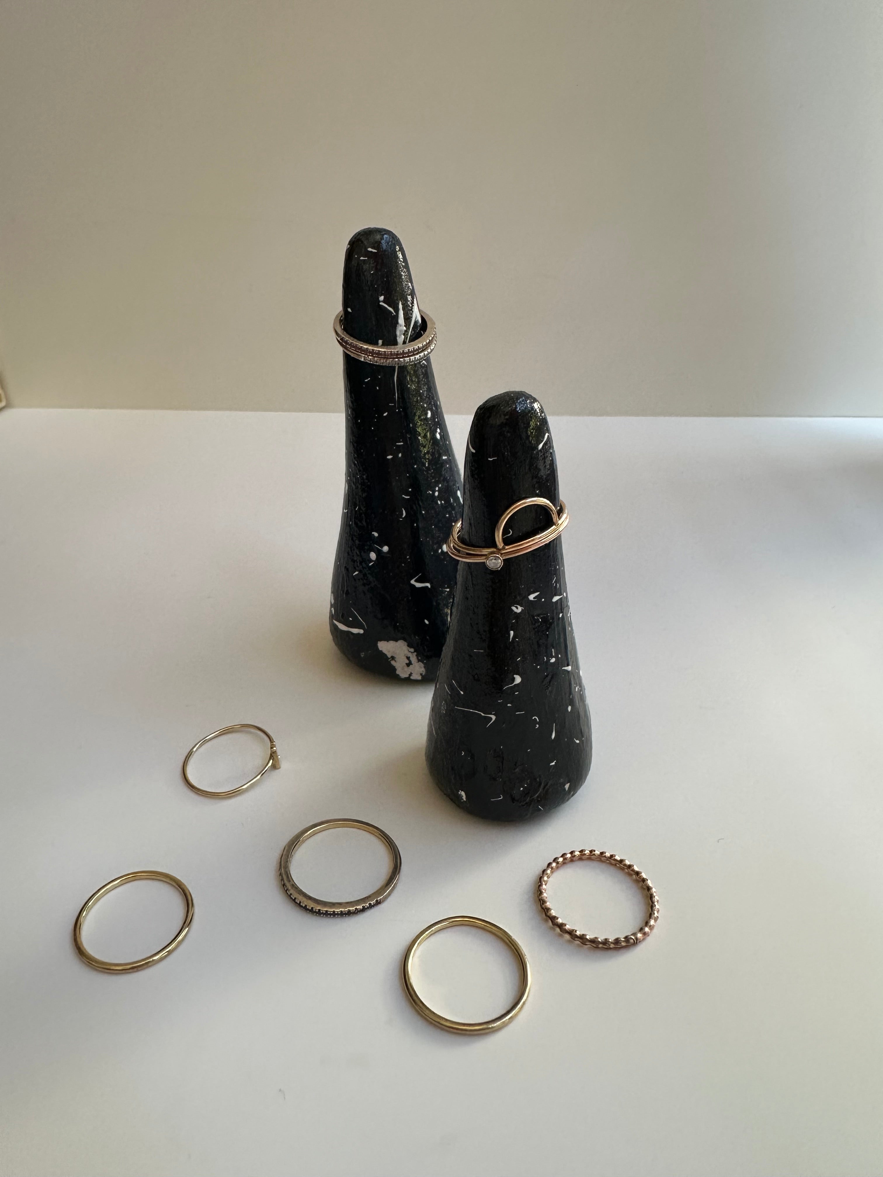 Speckled ring holder