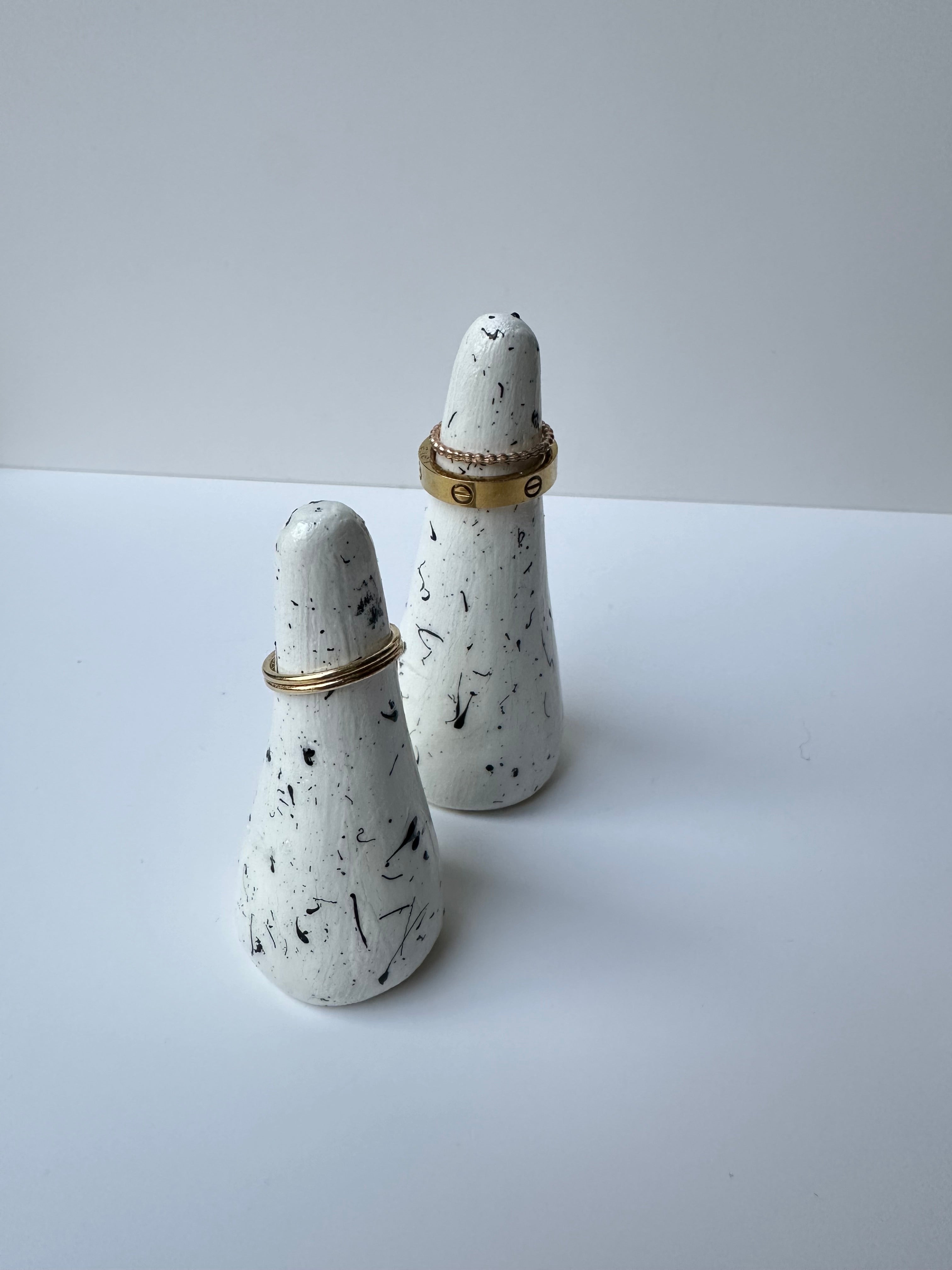 Speckled ring holder